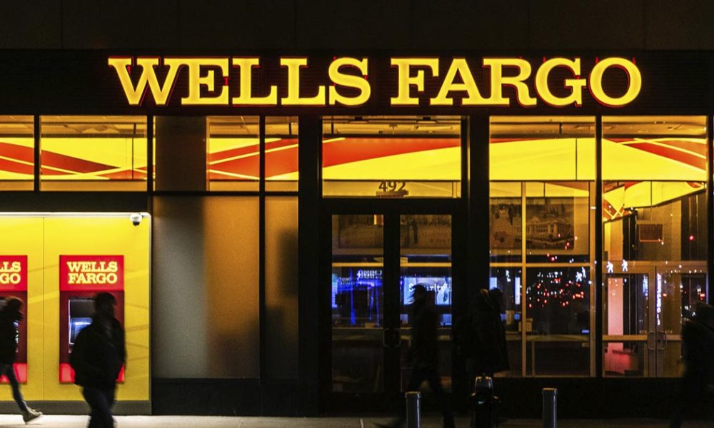 Wells Fargo Missing Deposit Glitch Alarms Customers Bank Says It Was A Technical Issue 